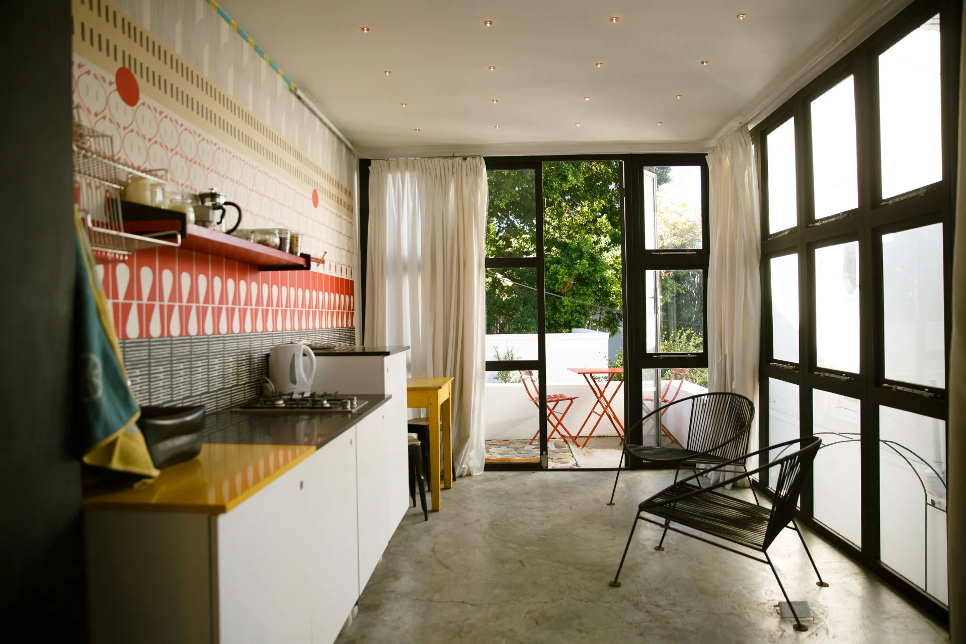 Self-catering Studio cottage at InAweStays, Gardens, Cape Town